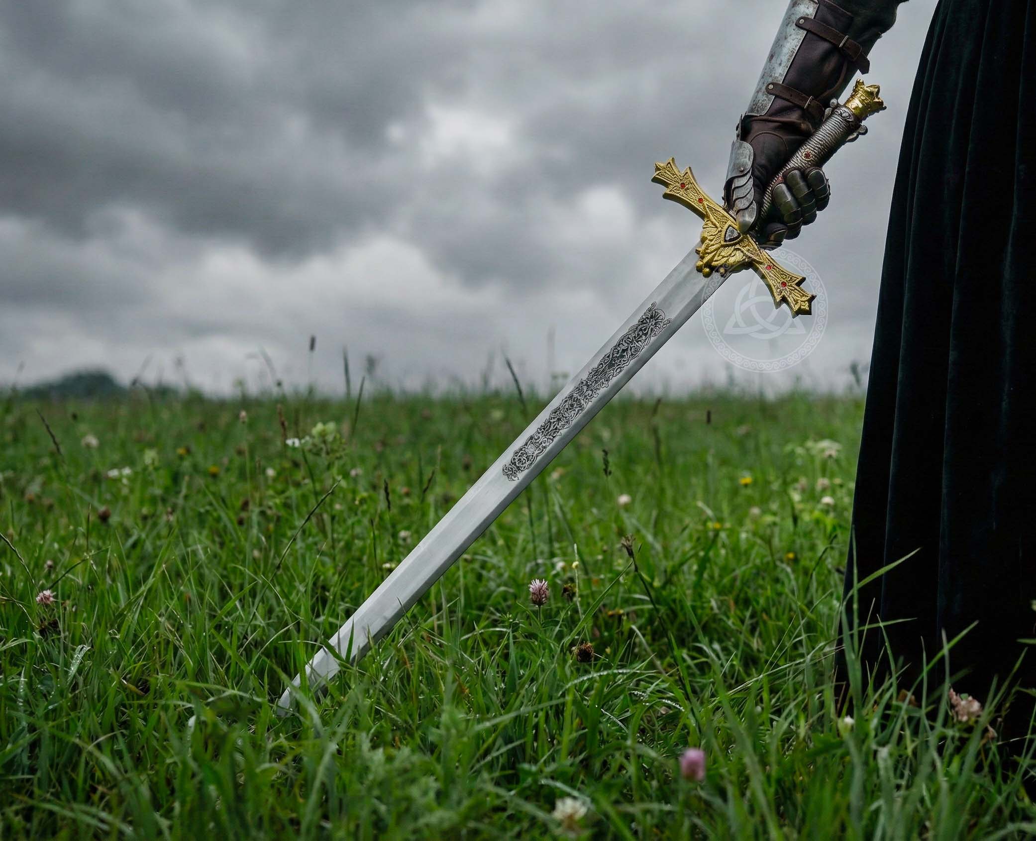 Handmade King Arthur Excalibur Sword Crown Head with Sheath