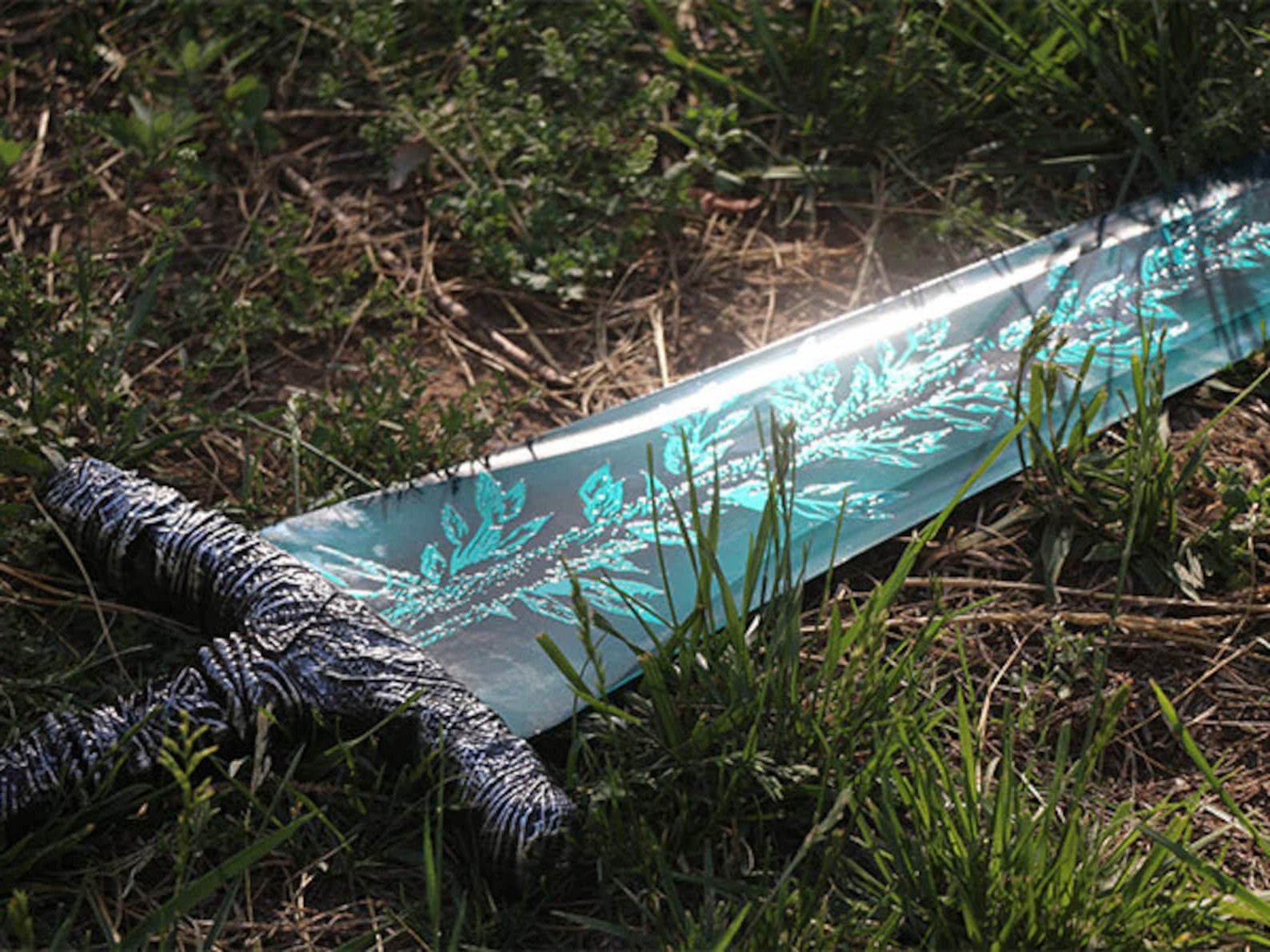 Dark Moon Sword Replica – Metal Dark Souls Cosplay Collectible Blade